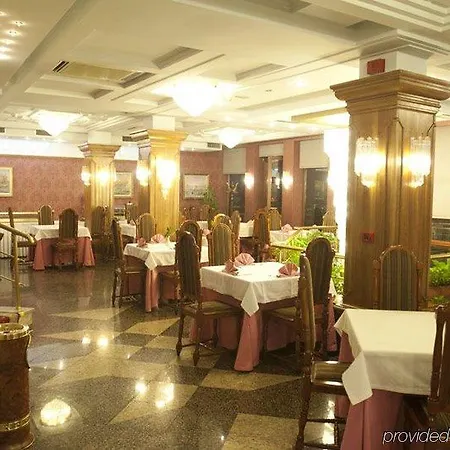 Grand & Hotell