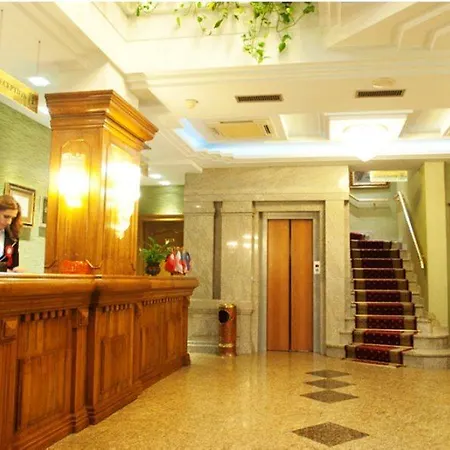 Hotel Grand &