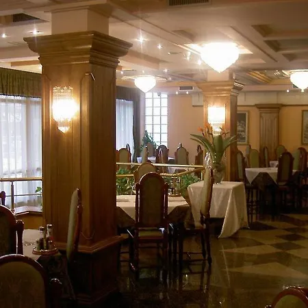 Grand & Hotell