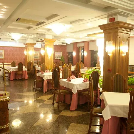 Szálloda Grand & 4*