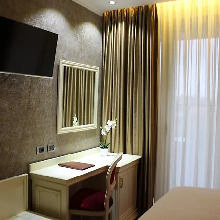 Hotell Grand & Tirana