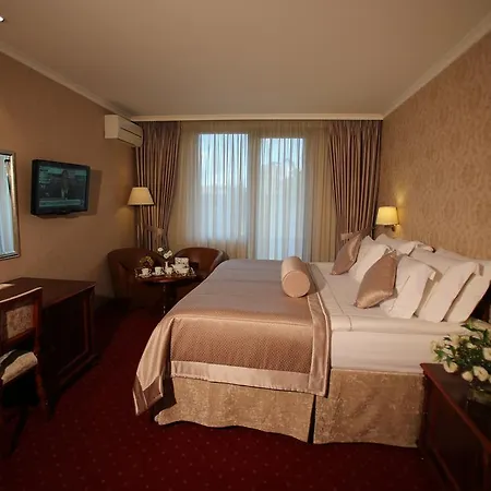 Hotell Grand & 4*