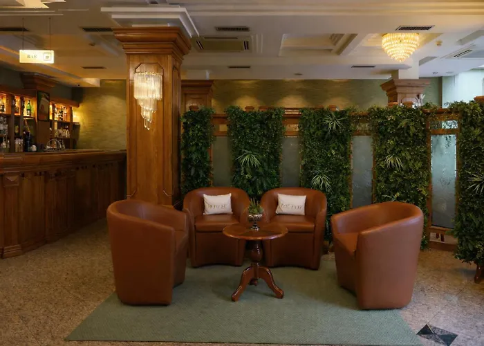 Hotel Grand & Tirana