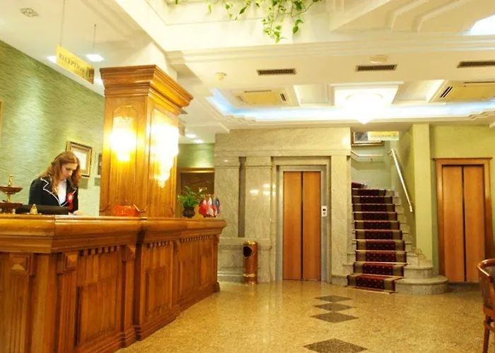 Hotel Grand &