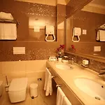 地拉那温泉大酒店 酒店 4*