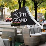 Grand & Hotel