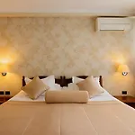 Hotel Grand &