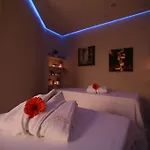 Hotel Grand & Tirana