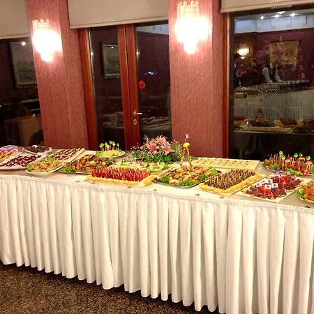 Grand & Отель Тирана