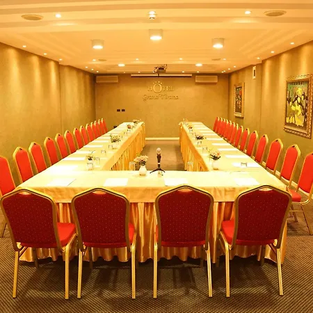 Grand & Тирана