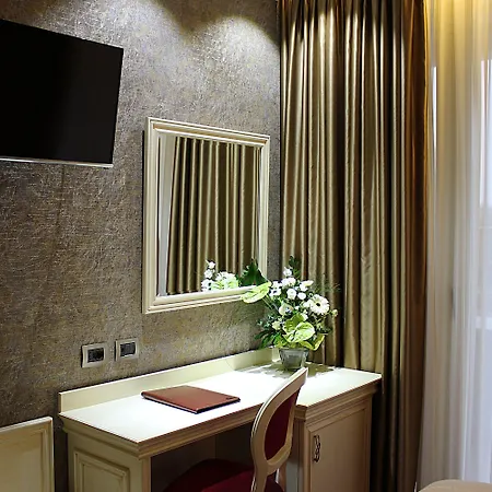 Grand & טיראנה