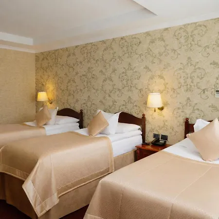 Hotel Grand &