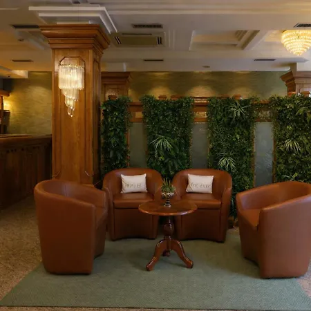 Hotel Grand & Tirana