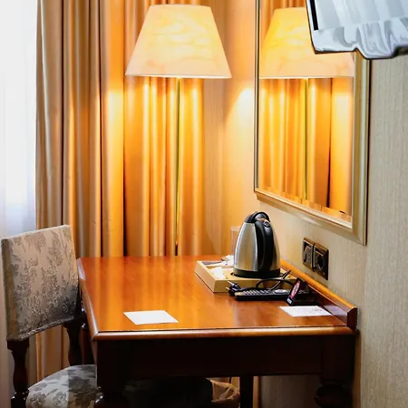 Grand & Hotel