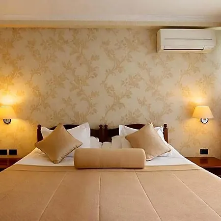 Grand & 4* Tirana