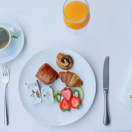 Hotel Grand &