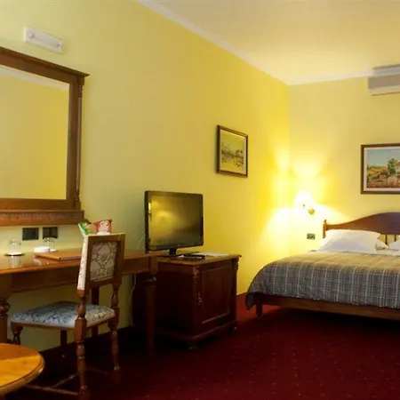 Отель Grand & Тирана