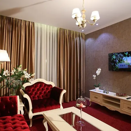 فندق Grand &