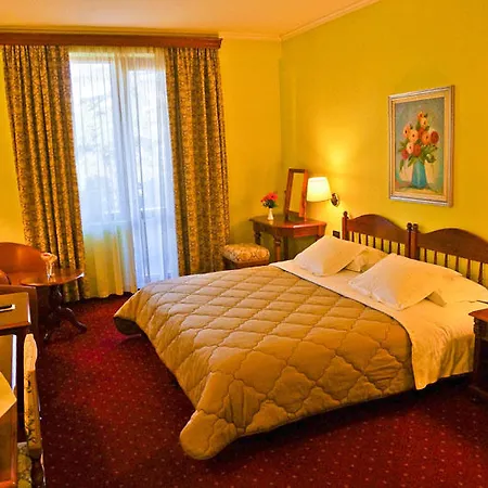 Grand & מלון טיראנה