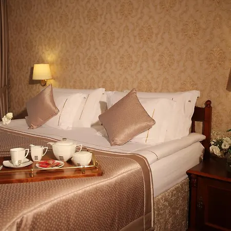 Grand & Тирана