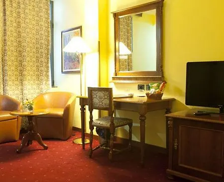 Hotel Grand &