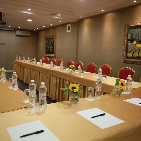 Hotel Grand &