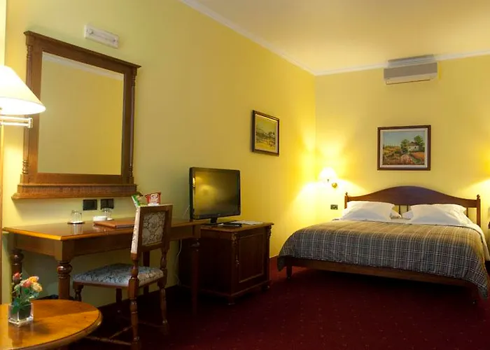 Grand & Τίρανα